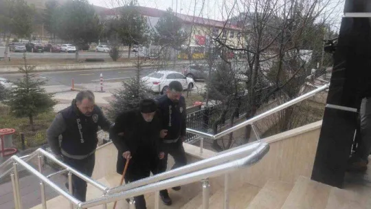 Karısını ve oğlunu öldüren 87 yaşındaki adam adliyeye sevk edildi