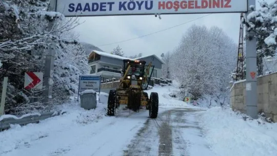 Karlı yollarda yoğun çalışma