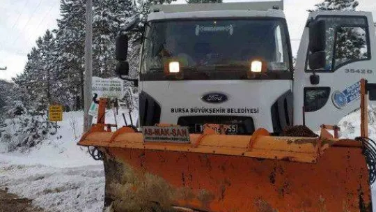 Karlı yollarda yoğun çalışma