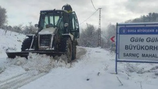 Karlı yollarda yoğun çalışma