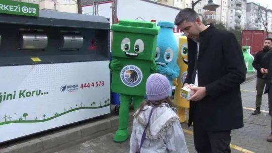 Kartal'da, 'Atık Azaltım Haftası'nda mobil atık geri dönüşüm merkezi açıldı