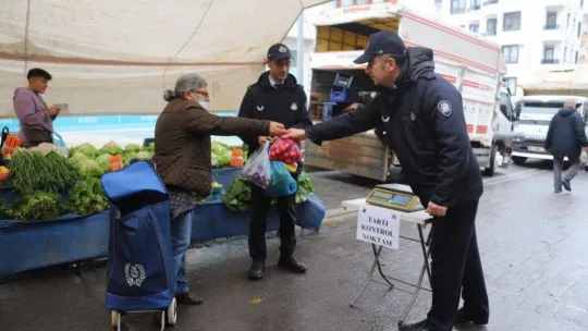 Kartal'da, balık tezgâhlarına sıkı denetim