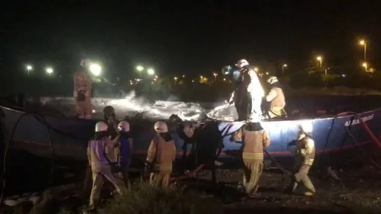 Kartal'da balıkçı teknesi alev aldı