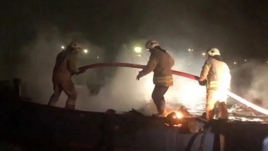 Kartal'da balıkçı teknesi alev aldı