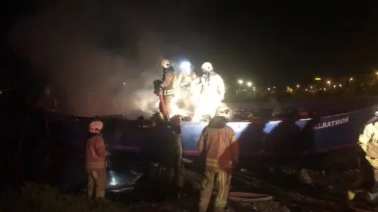 Kartal'da balıkçı teknesi alev aldı