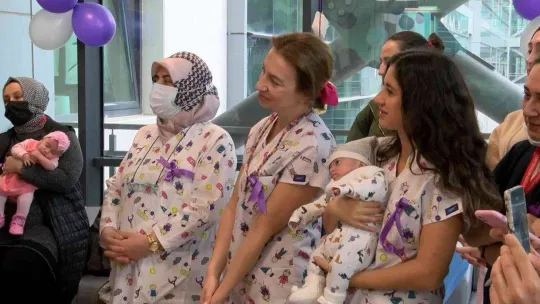 Kartal'da Dünya Prematüre Günü bebekler ve aileleriyle kutlandı