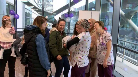 Kartal'da Dünya Prematüre Günü bebekler ve aileleriyle kutlandı