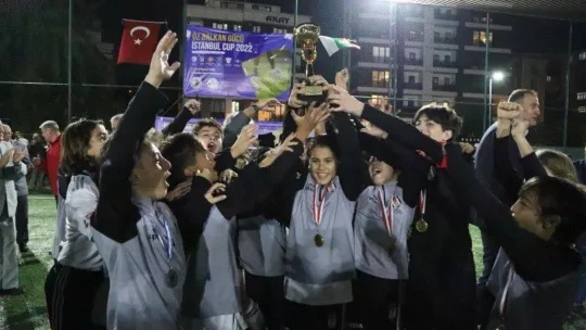 Kartal'da düzenlenen uluslararası futbol turnuvası sona erdi