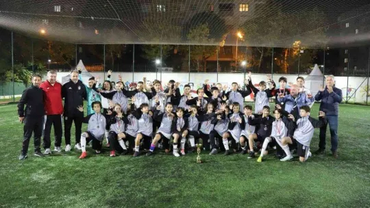 Kartal'da düzenlenen uluslararası futbol turnuvası sona erdi