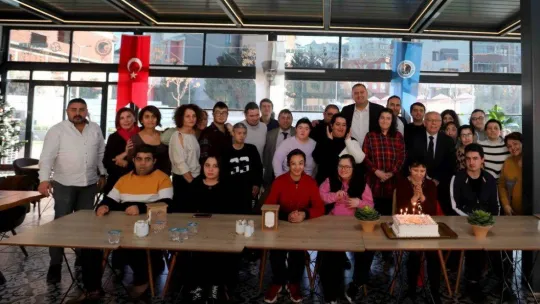 Kartal'da Engelsiz Üretim Atölyesi öğrencileri yeni yılı kutladı