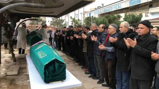 Kartal'da evlerinde ölü bulunan anne ve iki kızı toprağa verildi