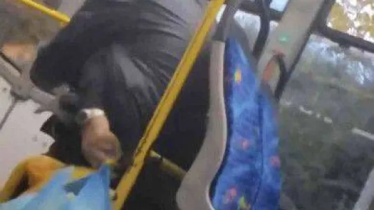 Kartal'da iki yaşlı adam otobüste yumruk yumruğa birbirine girdi