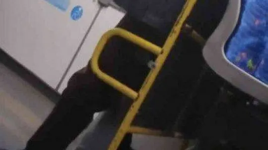 Kartal'da iki yaşlı adam otobüste yumruk yumruğa birbirine girdi