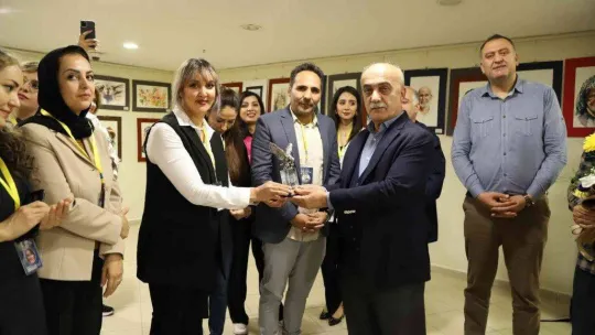 Kartal'da, İranlı kadın sanatçıların 'Mehregan' sergisi kapılarını açtı