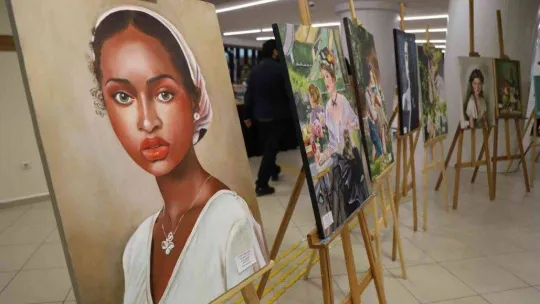 Kartal'da, İranlı kadın sanatçıların 'Mehregan' sergisi kapılarını açtı