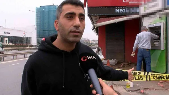 Kartal'da kontrolden çıkan taksi ATM'lere ve iş yerine daldı