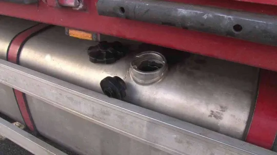 Kartal'da park halindeki tırın deposundan 600 litre mazot çaldılar