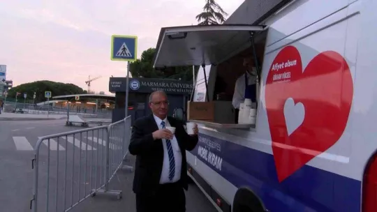 Kartal'da üniversite öğrencilerine sıcak çorba ikramı