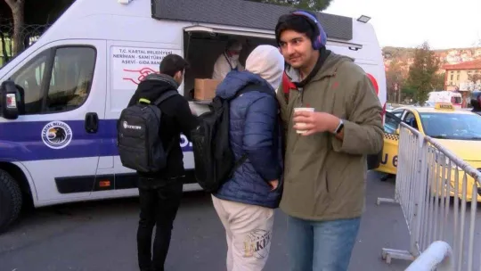 Kartal'da üniversite öğrencilerine sıcak çorba ikramı