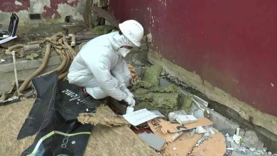 Kartal'da, yıkım kararı alınan yapılarda 'asbest' denetimi