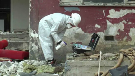 Kartal'da, yıkım kararı alınan yapılarda 'asbest' denetimi