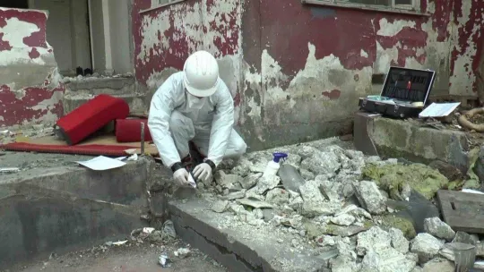 Kartal'da, yıkım kararı alınan yapılarda 'asbest' denetimi