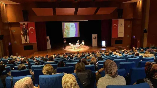 Kartallı kadınlar 'Şiddetsiz Bir Dünya için Birlikte Güçleniyoruz' panelinde buluştu