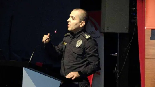 Kartallı vatandaşlara 'En İyi Narkotik Polisi Anne' eğitimi