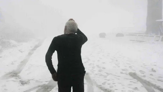 Kartepe'de kar kalınlığı 10 santimetreye yaklaştı