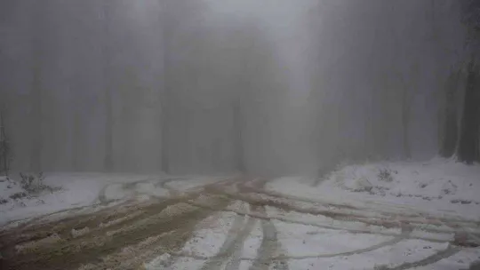 Kartepe'de kar kalınlığı 10 santimetreye yaklaştı