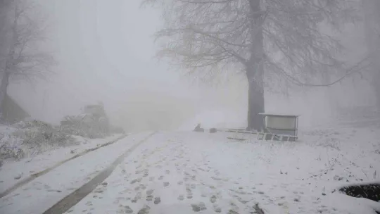 Kartepe'de kar kalınlığı 10 santimetreye yaklaştı
