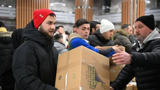 Kartepe depremzedeler için tek yürek oldu