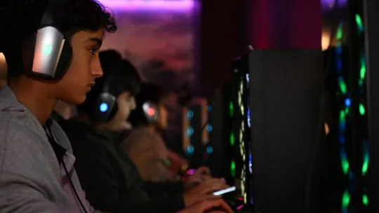 Kartepe Genç Akademi'de e-spor takımı kuruldu