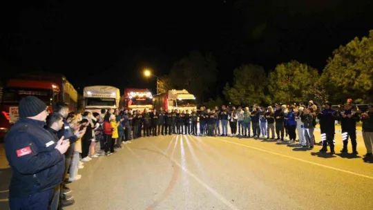 Kaş'tan 9 yardım tırı dualarla deprem bölgesine uğurlandı