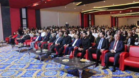 Katılımcılar, sertifikalarını Ünlü Şef Mehmet Yalçınkaya'dan aldı