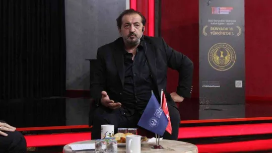 Katılımcılar, sertifikalarını Ünlü Şef Mehmet Yalçınkaya'dan aldı