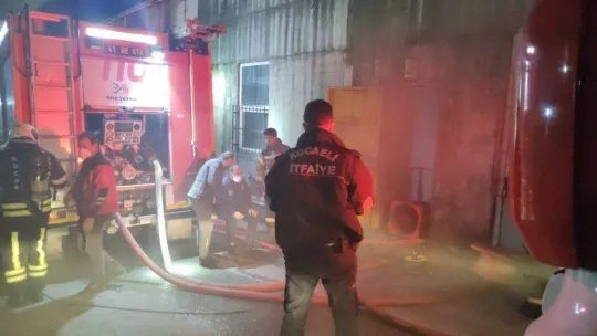 Kauçuk fabrikasında çıkan yangın söndürüldü