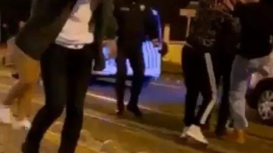 Kavga eden guruba biber gazlı müdahale