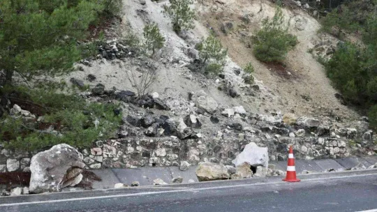 Kaya düşmesi ve heyelan riskine karşı önlem alınıyor