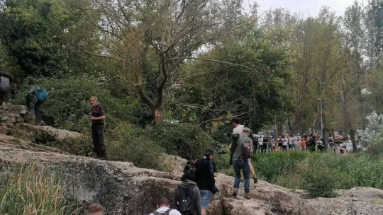 Kayalıklardan düşerek ölen gencin annesinin feryadı yürekleri dağladı