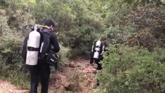 Kayalıklardan düşerek ölen genç son yolculuğuna uğurlandı