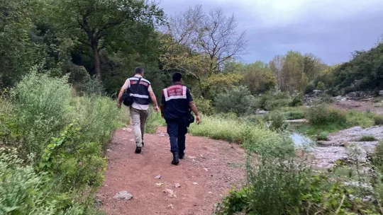 Kayalıklardan düşerek ölen genç son yolculuğuna uğurlandı