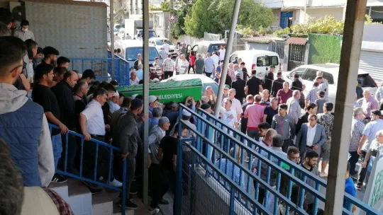 Kayalıklardan düşerek ölen genç son yolculuğuna uğurlandı