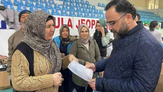 Kaybettiği evladı için aldığı kıyafetleri depremzedelere gönderdi