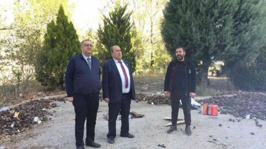 Kaymakam Ünal boşaltılan okulun yıkım çalışmalarını yerinde inceledi