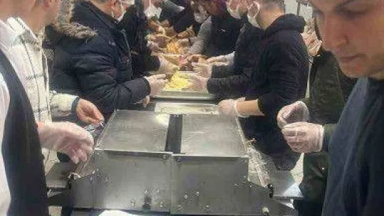 Kayseri Büyükşehir'den deprem bölgesine 3 kamyon ve 20 yardım tırı