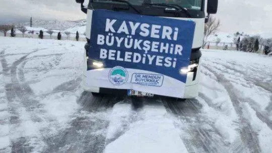 Kayseri Büyükşehir'den deprem bölgesine 3 kamyon ve 20 yardım tırı