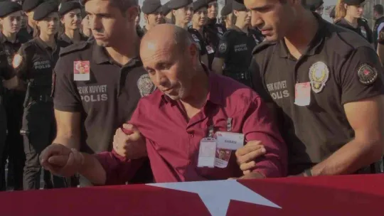 Kaza kurşunuyla ölen polisin cenazesi memleketi Samsun'a uğurlandı