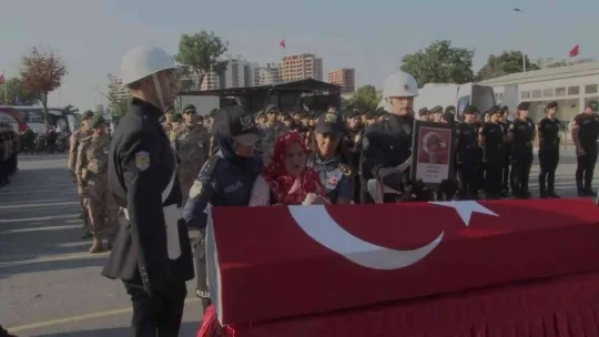 Kaza kurşunuyla ölen polisin cenazesi memleketi Samsun'a uğurlandı
