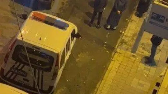 Kaza sonrası kadın sürücüye hakaret edip, polisle kavga ettiler